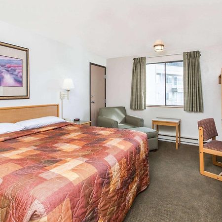 ซูเปอร์ 8 บาย วินด์แฮม เคตชิคาน Hotel ภายนอก รูปภาพ