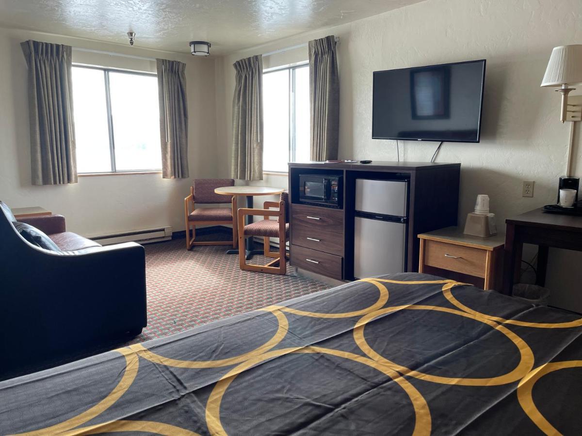 ซูเปอร์ 8 บาย วินด์แฮม เคตชิคาน Hotel ภายนอก รูปภาพ