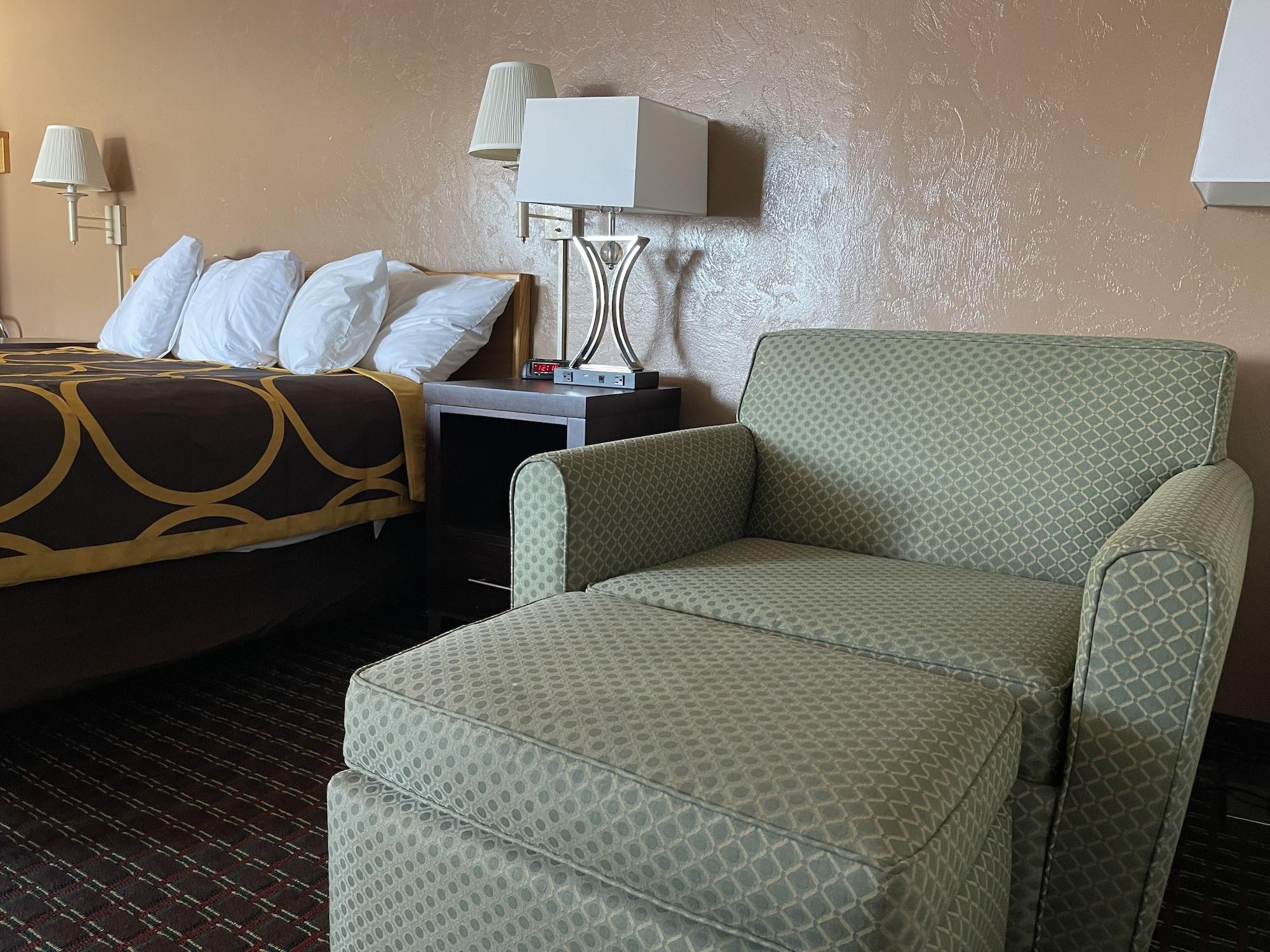 ซูเปอร์ 8 บาย วินด์แฮม เคตชิคาน Hotel ภายนอก รูปภาพ