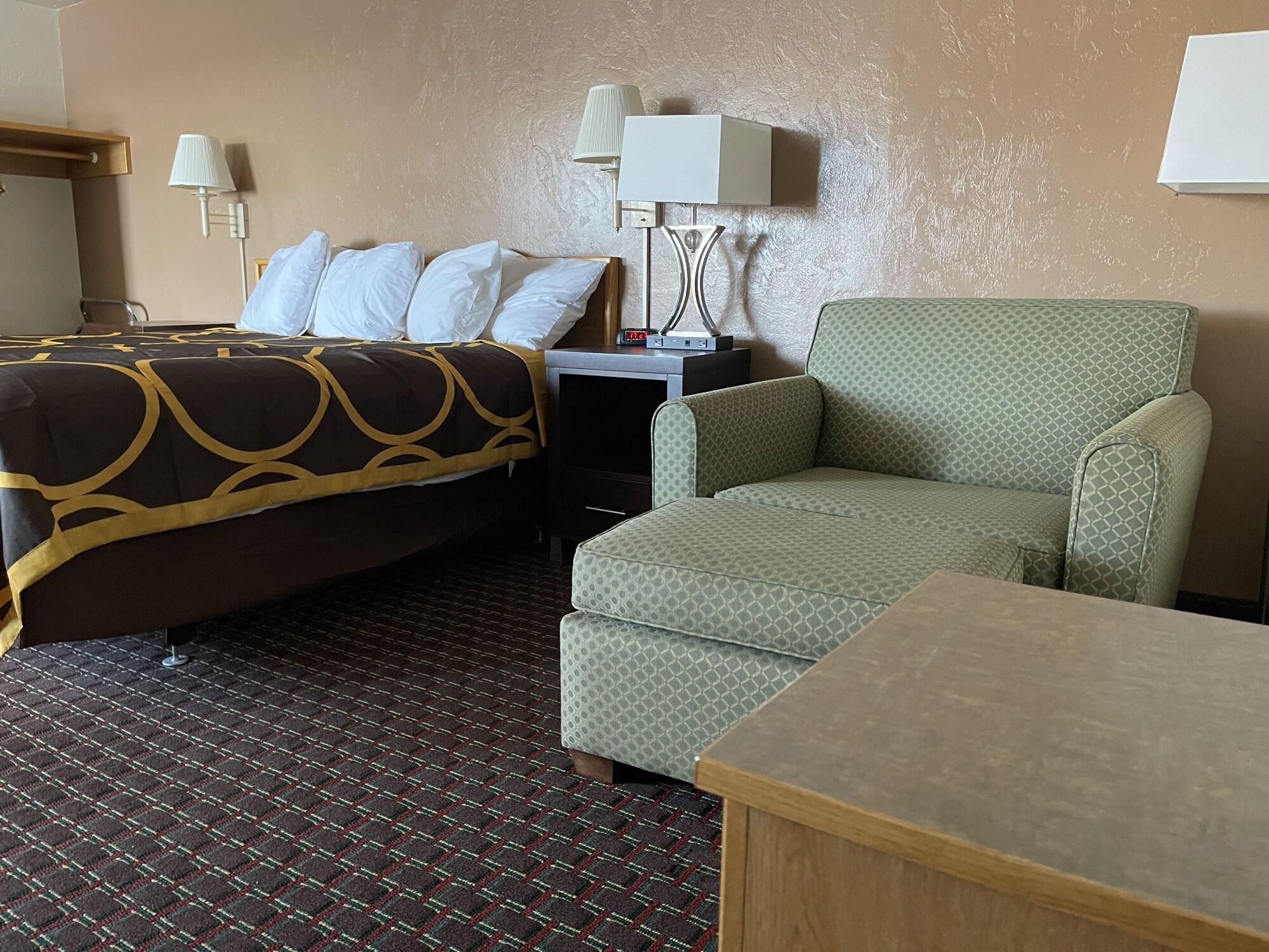 ซูเปอร์ 8 บาย วินด์แฮม เคตชิคาน Hotel ภายนอก รูปภาพ