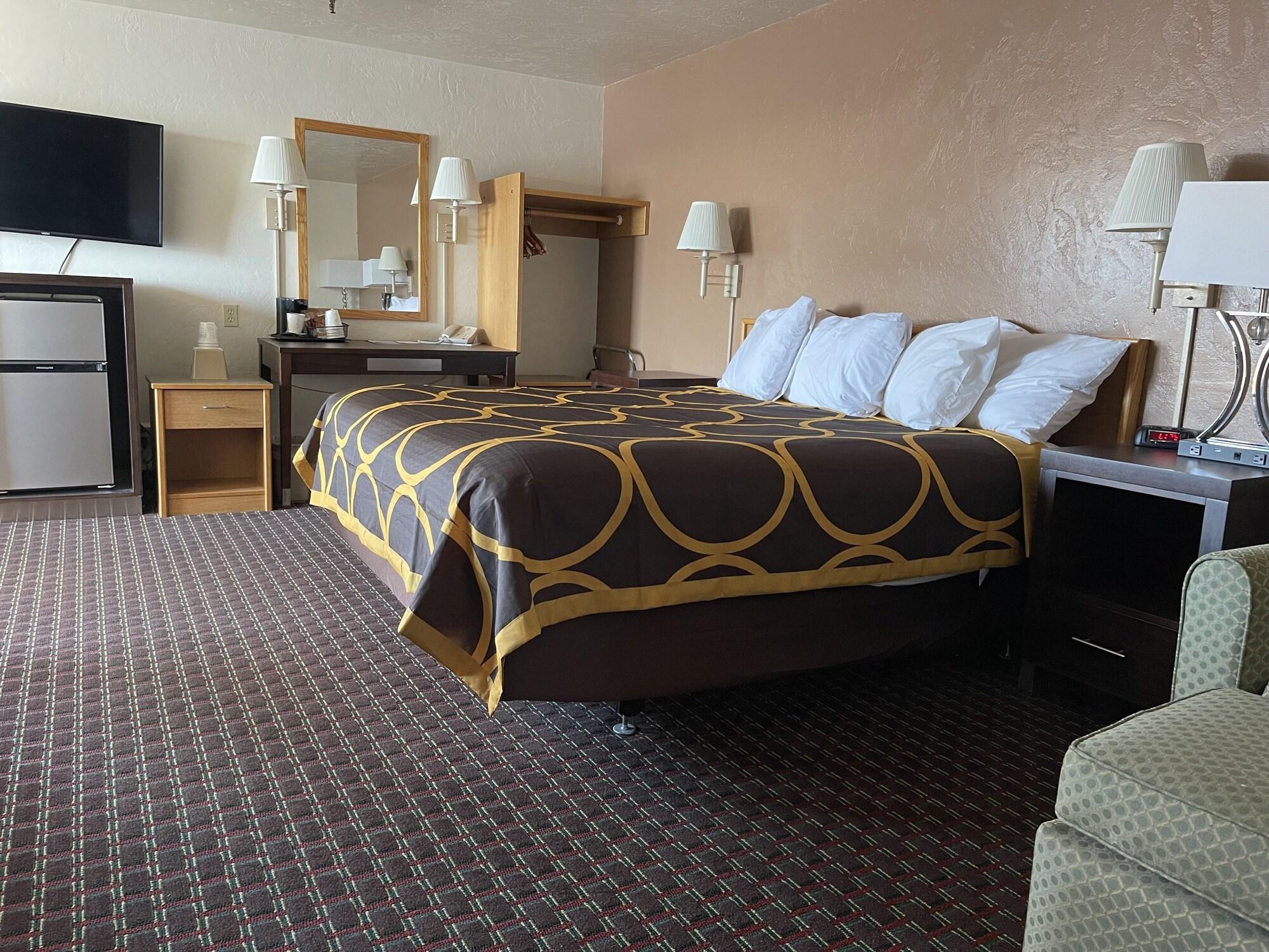 ซูเปอร์ 8 บาย วินด์แฮม เคตชิคาน Hotel ภายนอก รูปภาพ