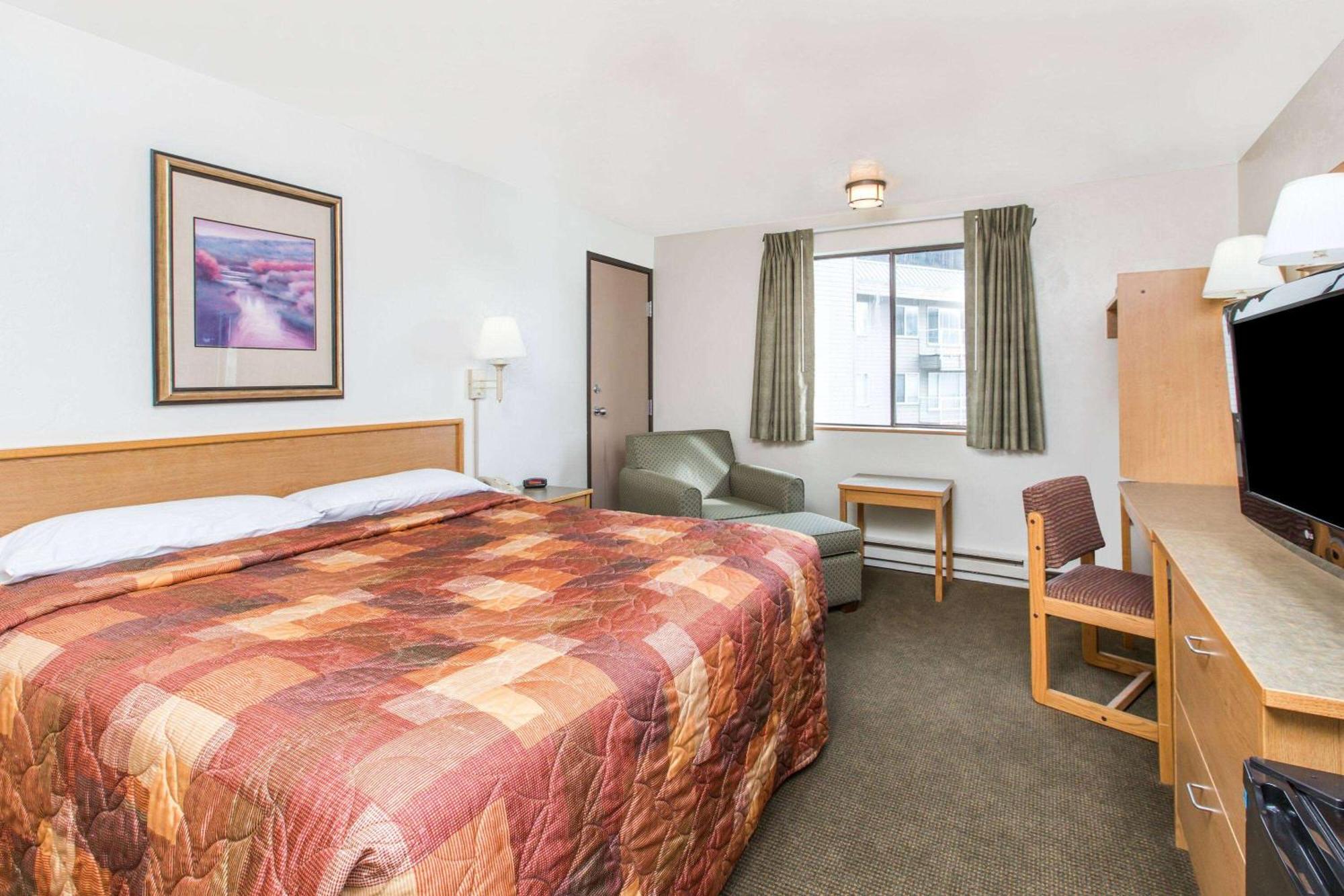 ซูเปอร์ 8 บาย วินด์แฮม เคตชิคาน Hotel ภายนอก รูปภาพ